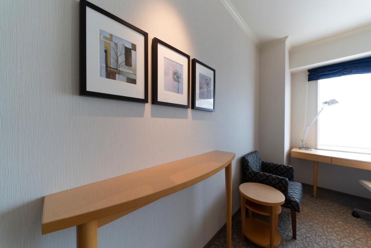Hotel Associa Toyohashi Exterior foto A console table
