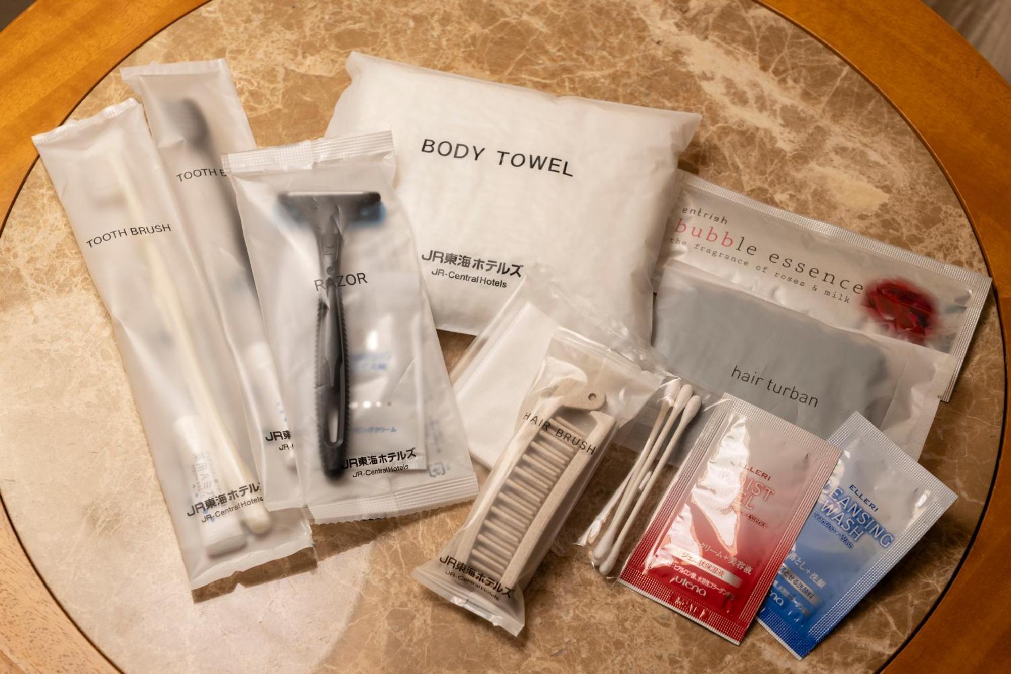 Hotel Associa Toyohashi Exterior foto A selection of amenities