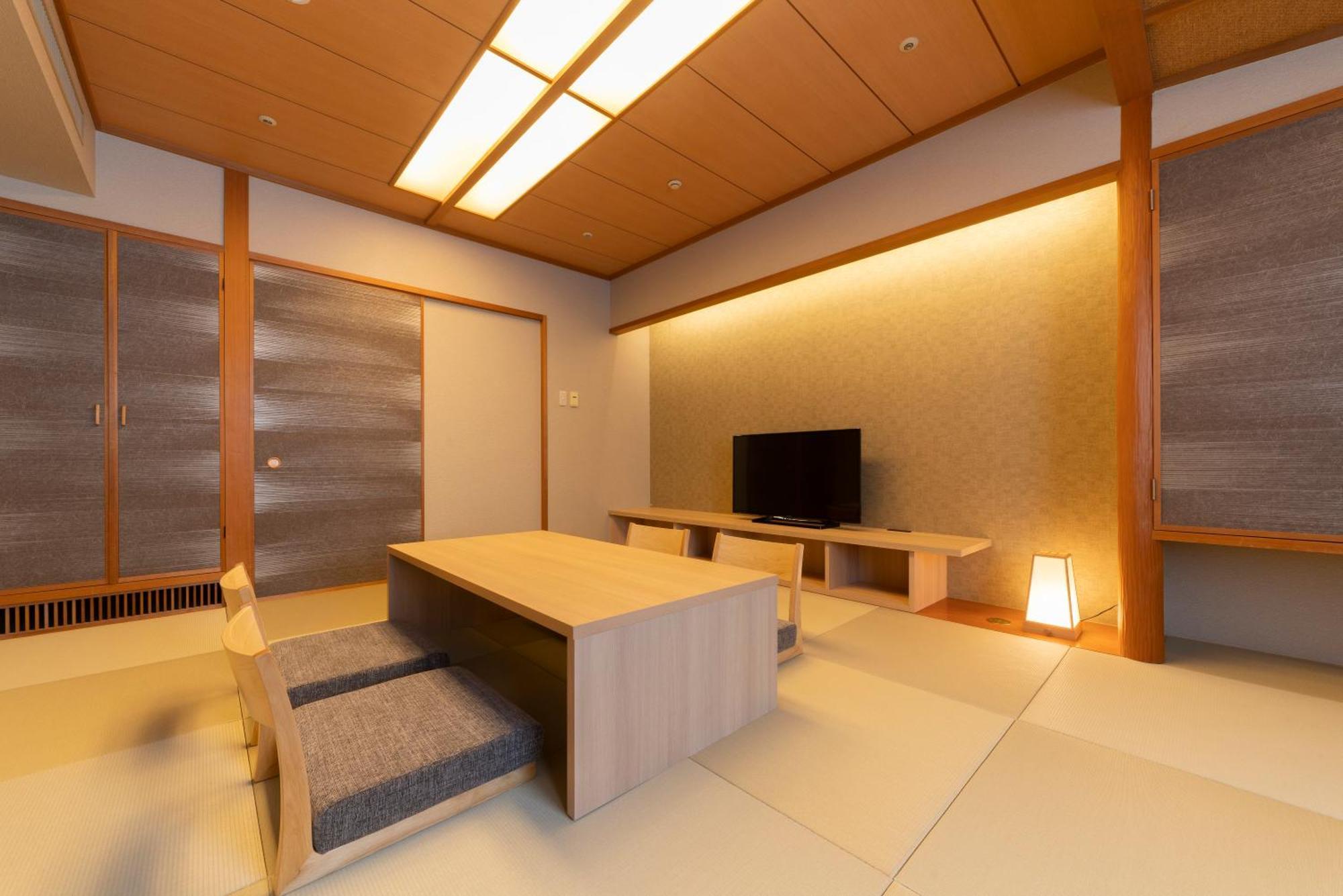 Hotel Associa Toyohashi Exterior foto A room at the Kyoto Station